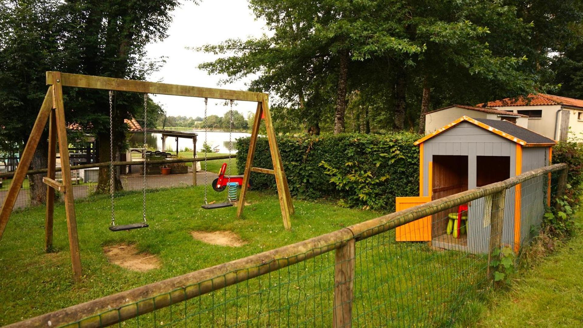 Camping L'Etruyere La Tardiere 외부 사진